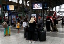 Žhářské útoky na pařížská nádraží ochromily dopravu