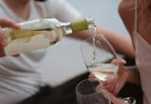 Nová analýza vyvrací mýtus o zdravotních přínosech střídmého pití