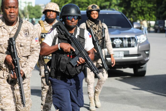 Gangy na Haiti střílely na komerční letadlo, zastavily letištní provoz