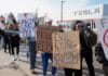 Muž najel autem do protestujících u Tesly na Floridě